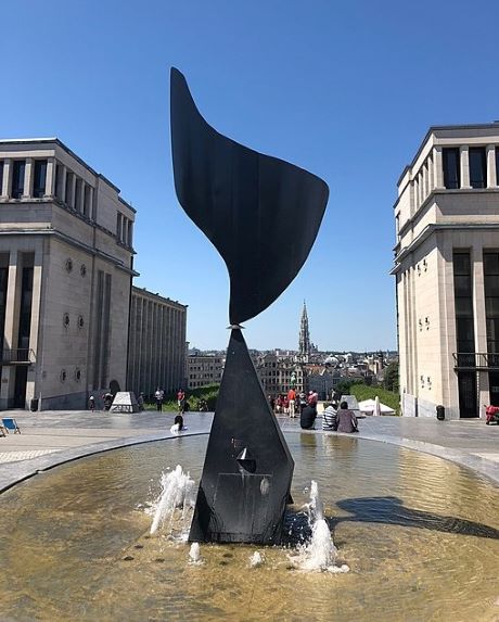 Sculpture l'Oreille tourbillonante d'Alexander Calder à Bruxelles