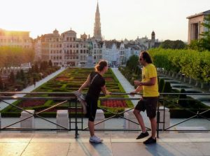 2 joggers au Mont des Arts à Bruxelles