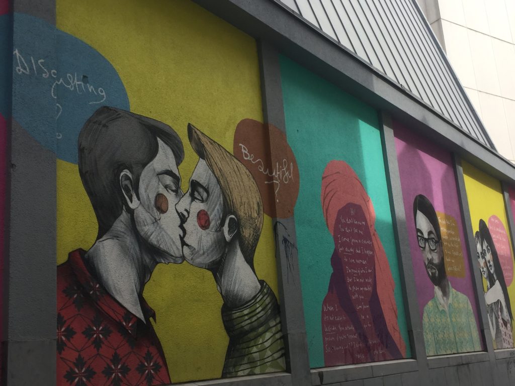 Fresque street art LGBTQ rue de lac haufferette à Bruxelles